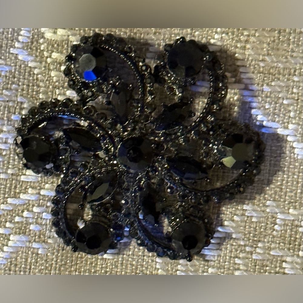 Black Metal Brooch with Faceted Black Beads - Picture 3 of 3